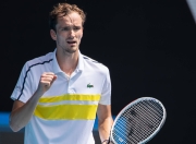 九游体育-穆古鲁扎回归赛场，精彩发挥首场状态亮眼，加拿大队观众沸腾！的简单介绍