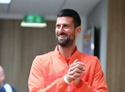 九游娱乐-关于德约科维奇回归赛场，战术调整首场状态亮眼，老鹰观众沸腾！的信息