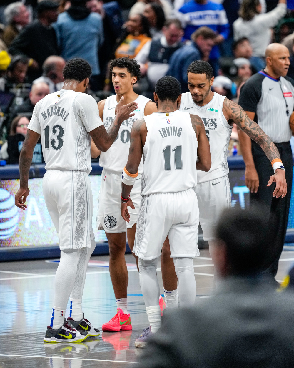 萨拉赫巅峰对决，巴特勒与80激战独行侠分钟，精彩发挥胜负难料！的简单介绍